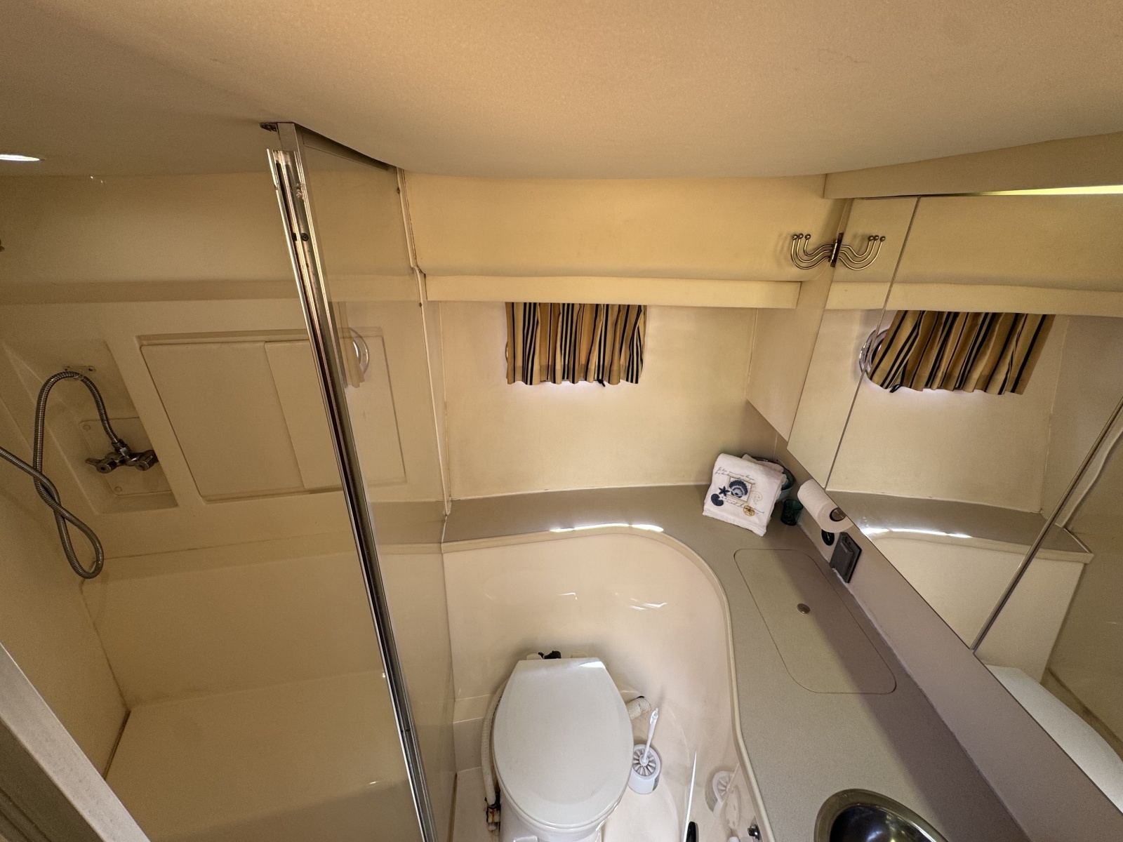 Strait Shooter 38ft Carver Yacht For Sale