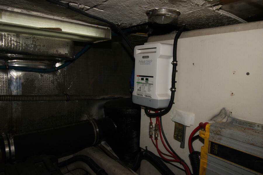 2000 Ricker 42 Classic