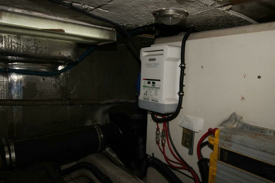 2000 Ricker 42 Classic