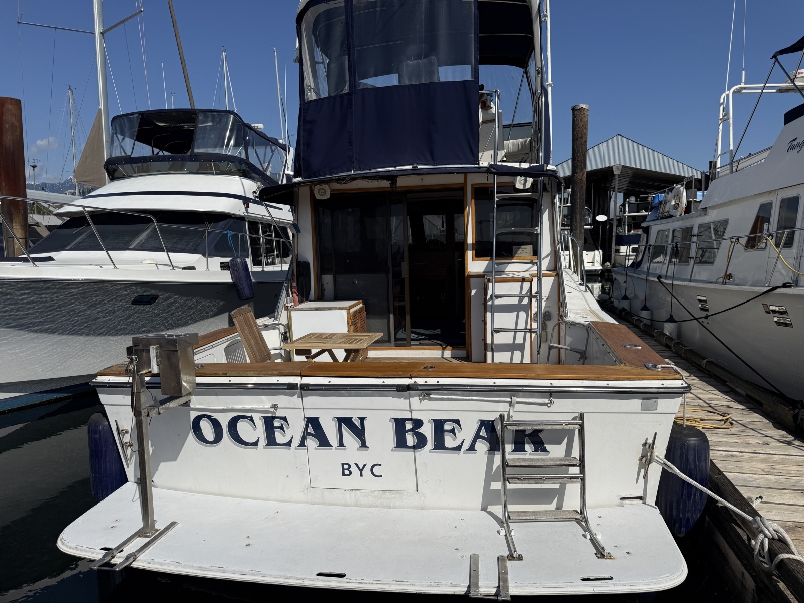 42ft Uniflite Yacht For Sale