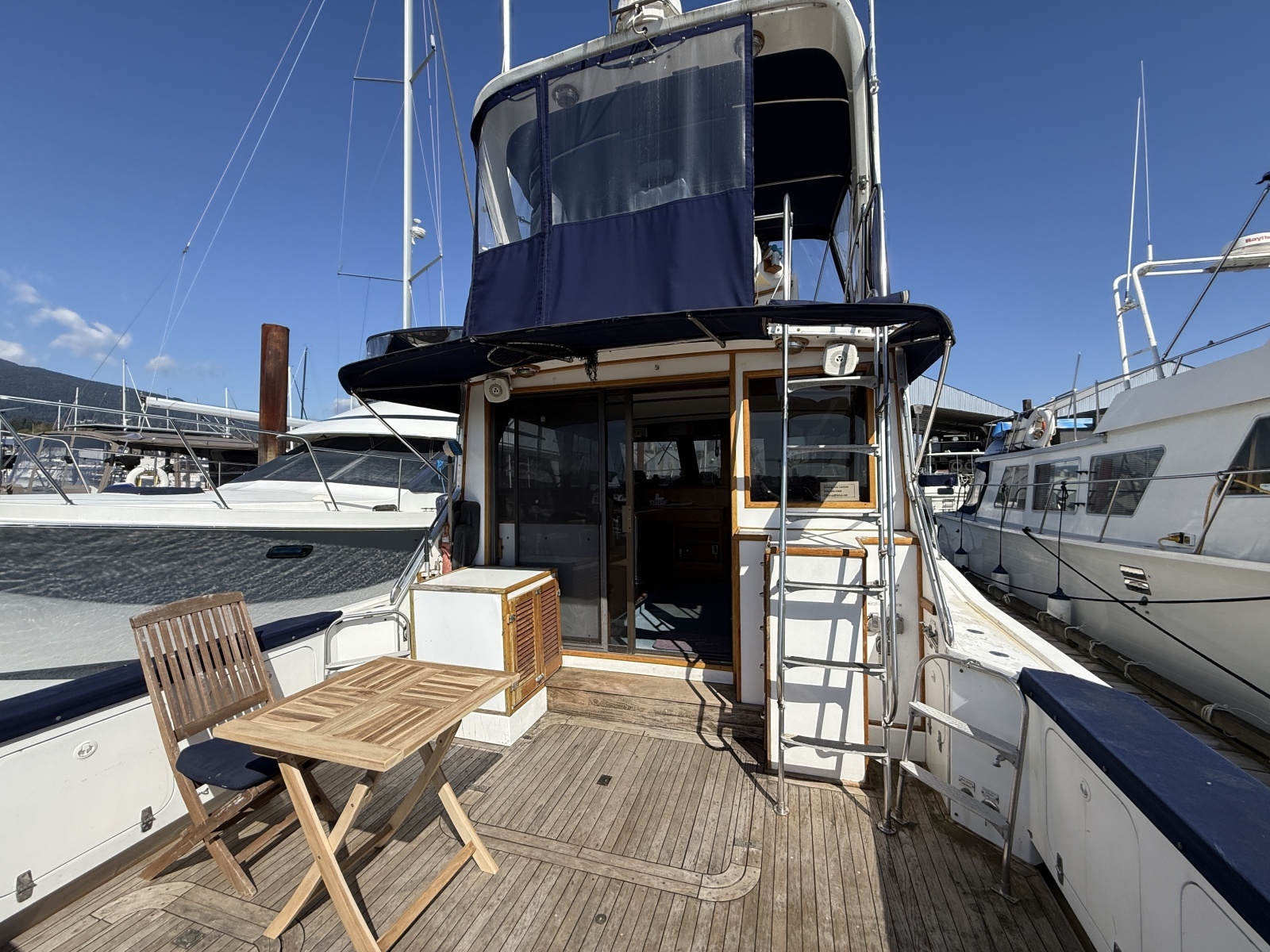 42ft Uniflite Yacht For Sale