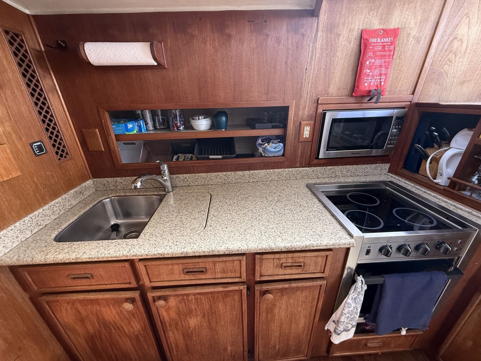 42ft Uniflite Yacht For Sale