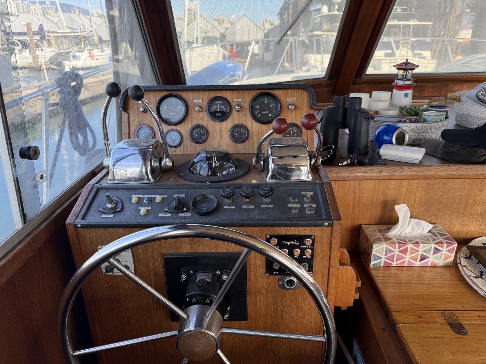 42ft Uniflite Yacht For Sale