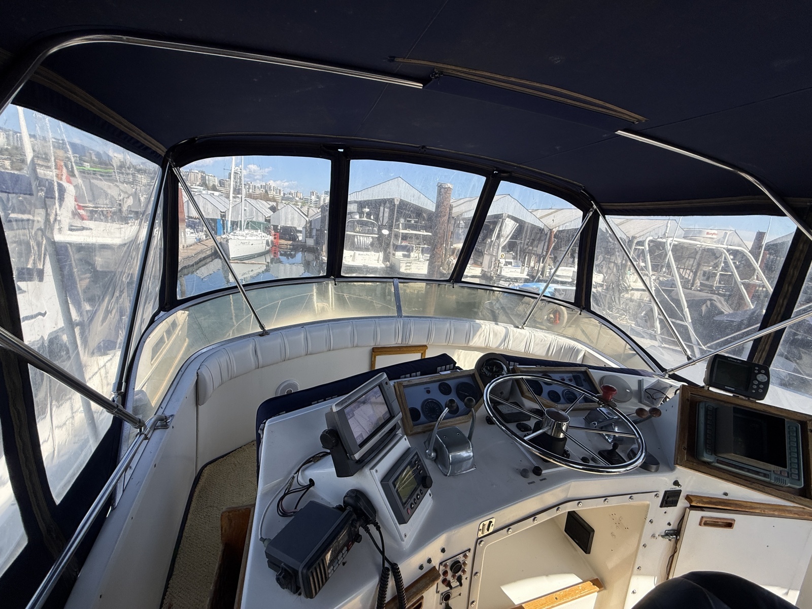 42ft Uniflite Yacht For Sale