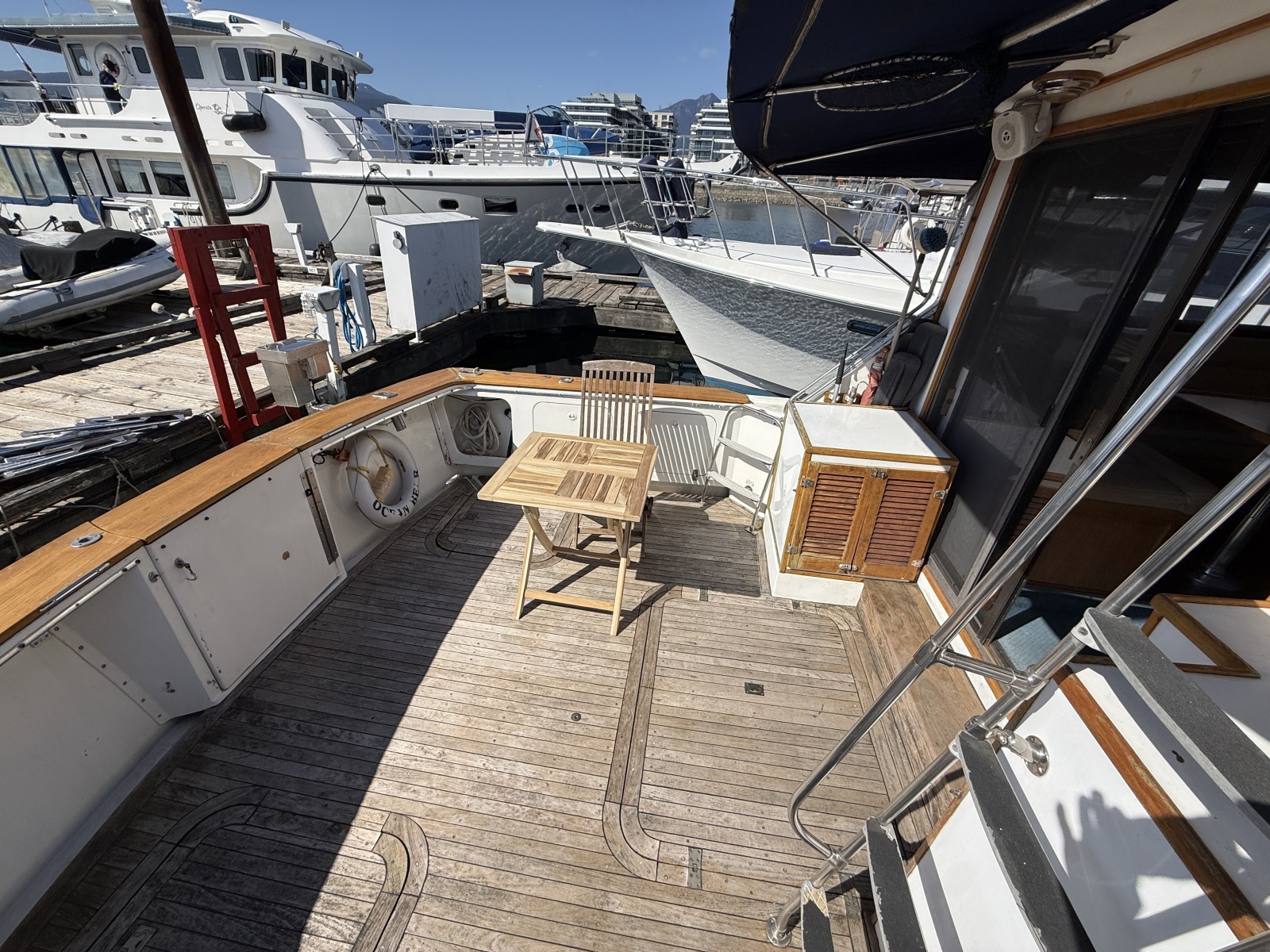 42ft Uniflite Yacht For Sale