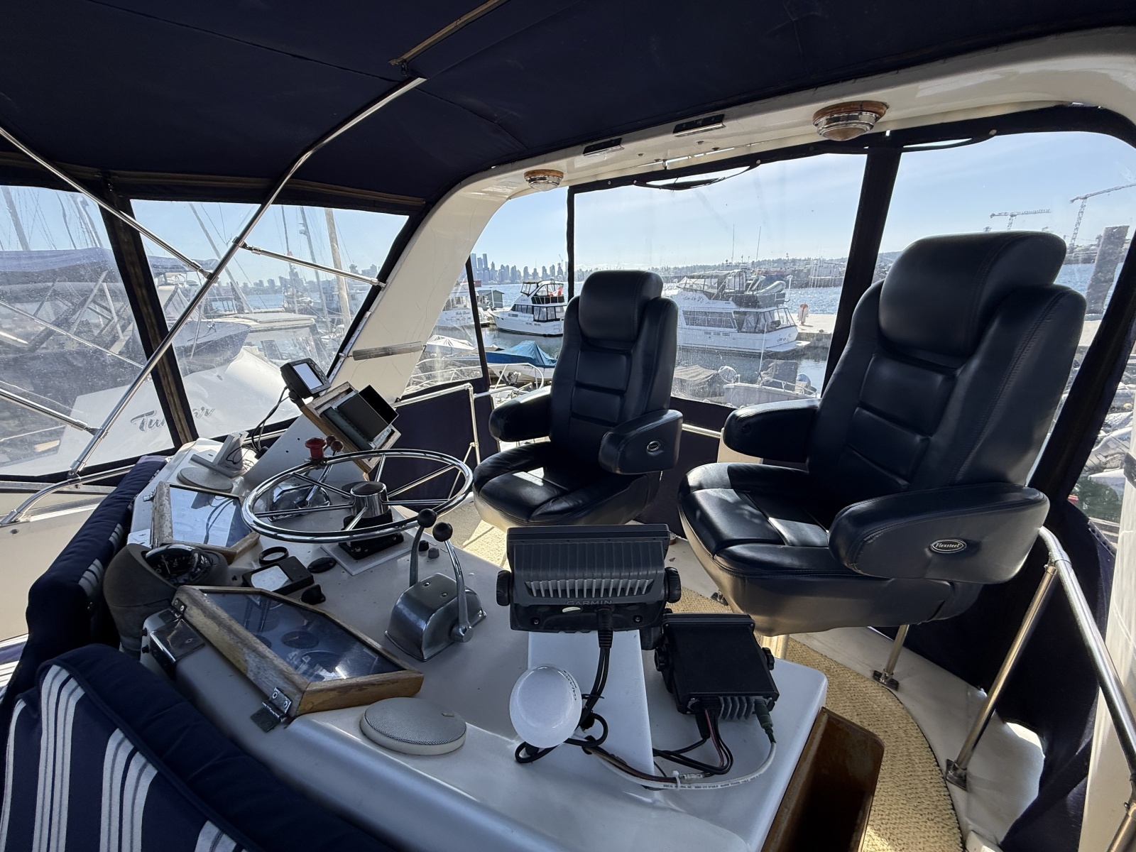 42ft Uniflite Yacht For Sale