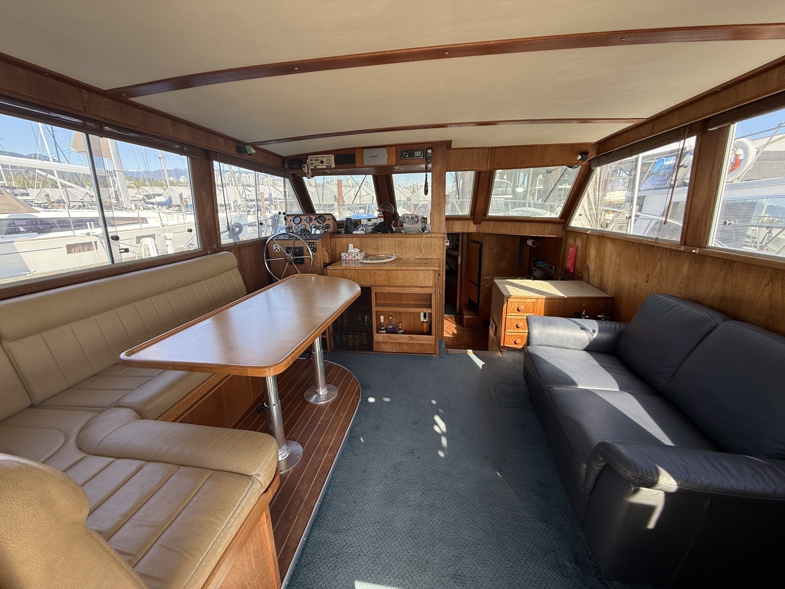 42ft Uniflite Yacht For Sale