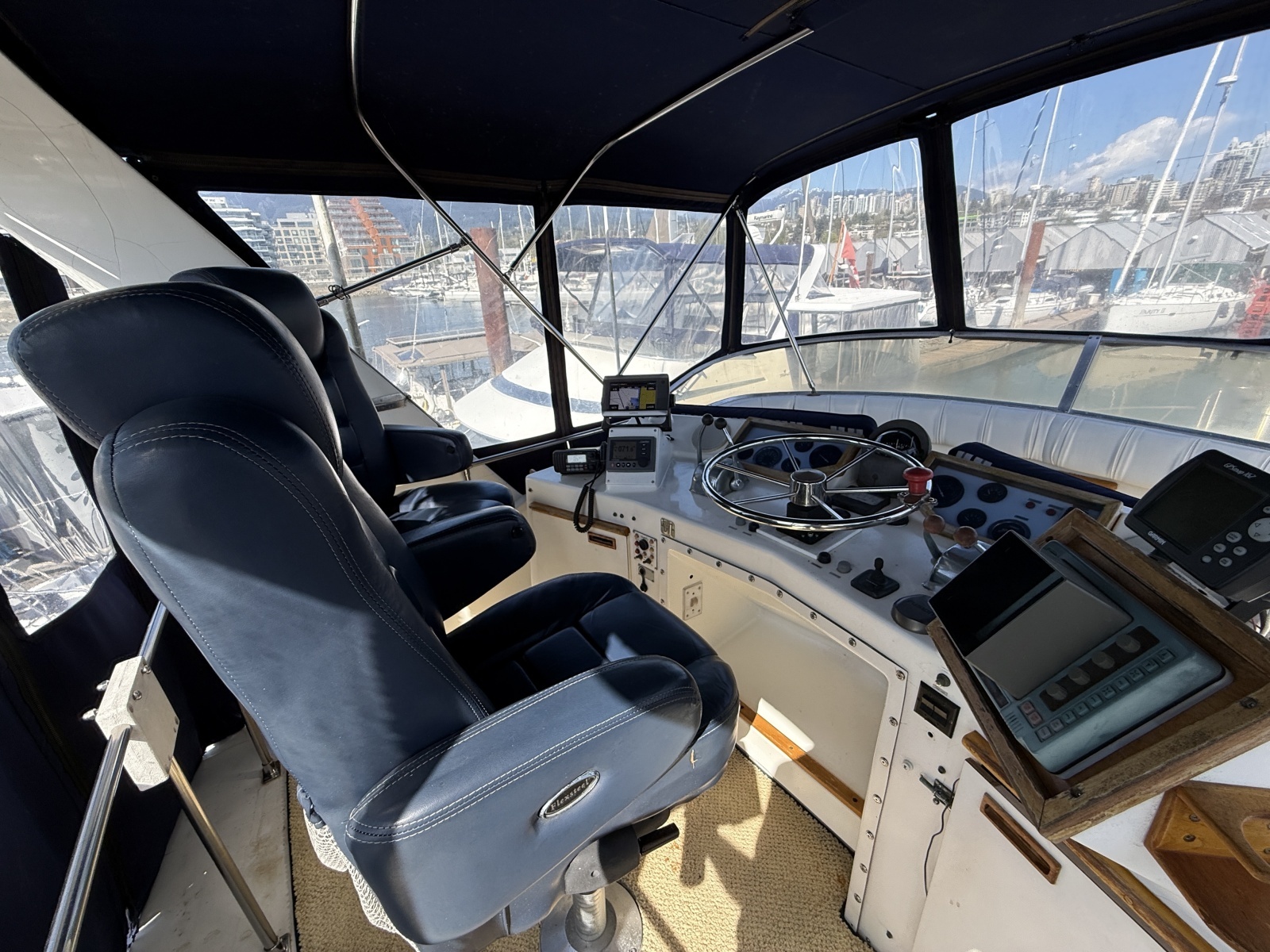 42ft Uniflite Yacht For Sale