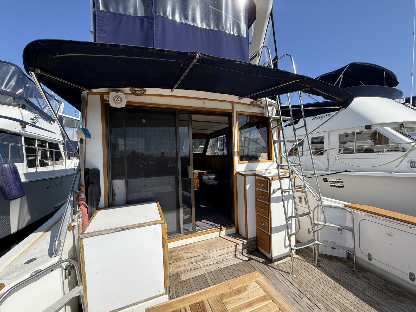 42ft Uniflite Yacht For Sale