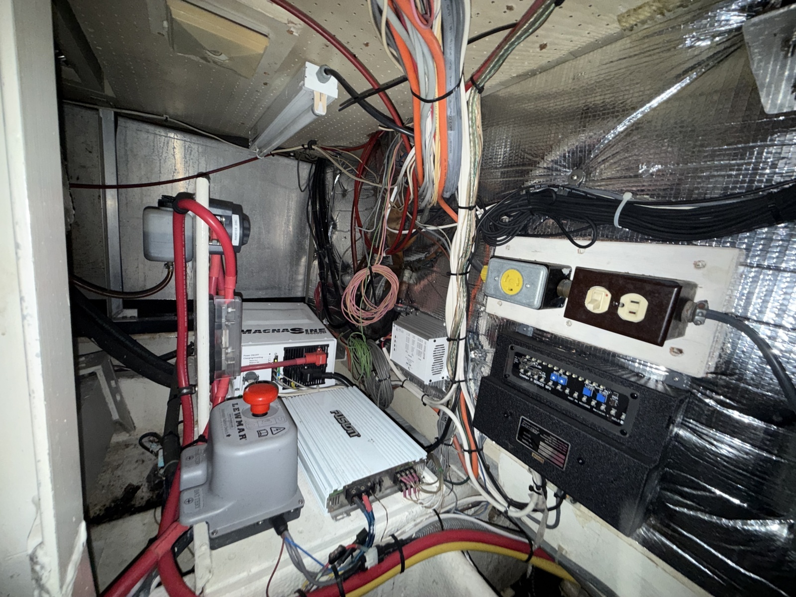 42ft Uniflite Yacht For Sale