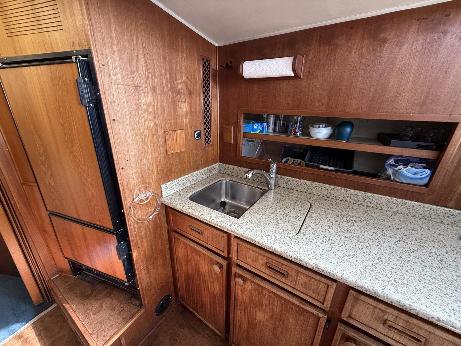 42ft Uniflite Yacht For Sale