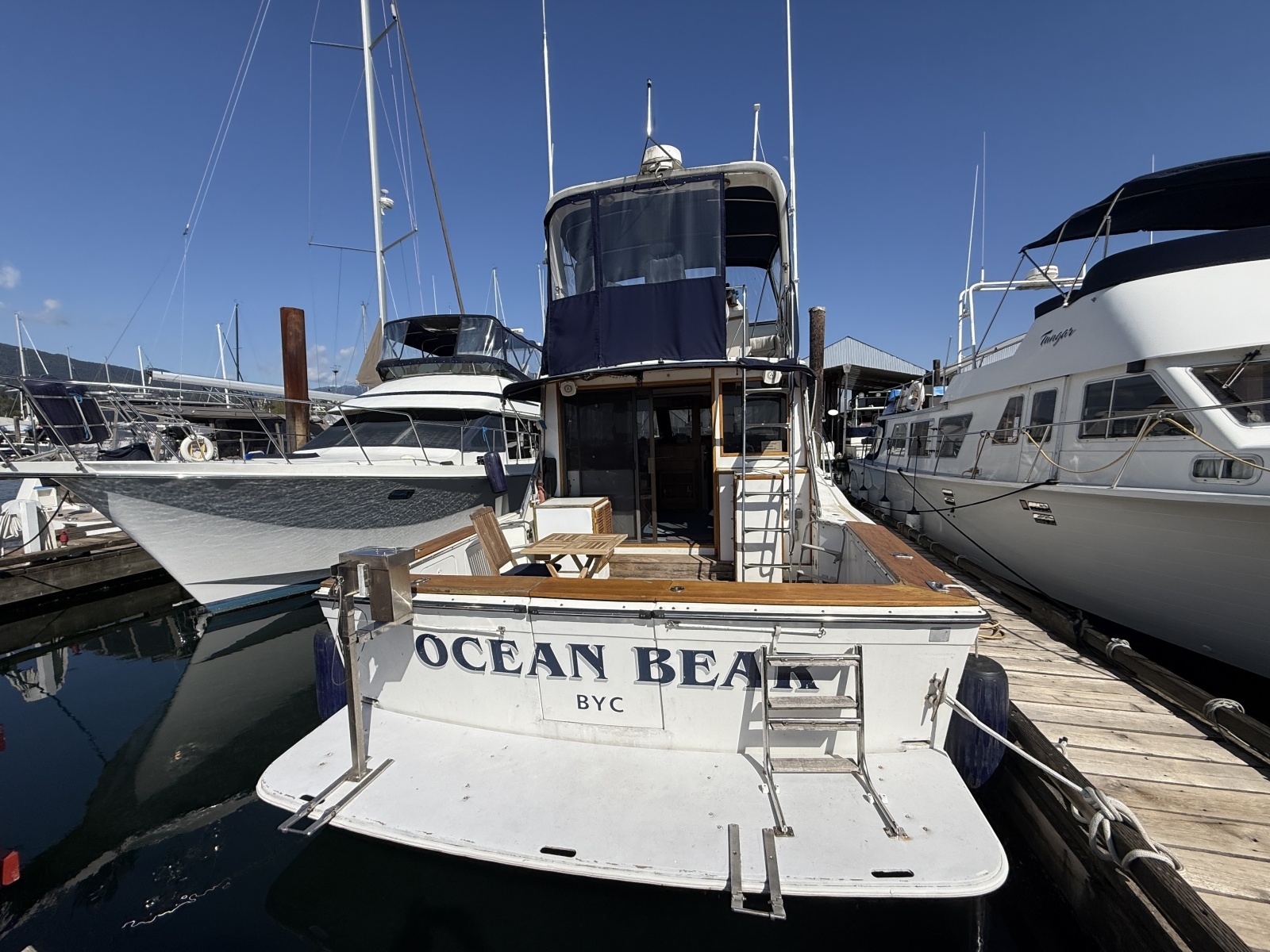 42ft Uniflite Yacht For Sale