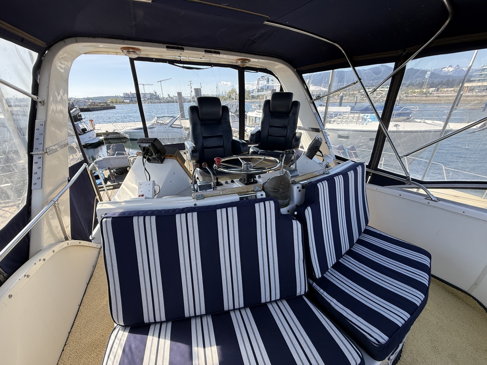 42ft Uniflite Yacht For Sale