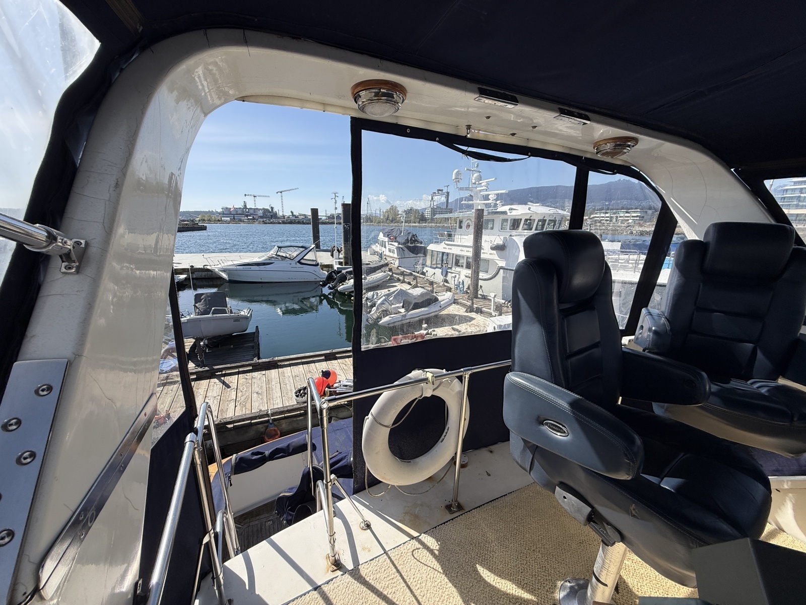 42ft Uniflite Yacht For Sale