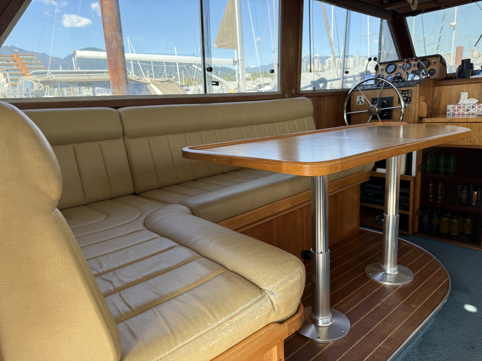 42ft Uniflite Yacht For Sale