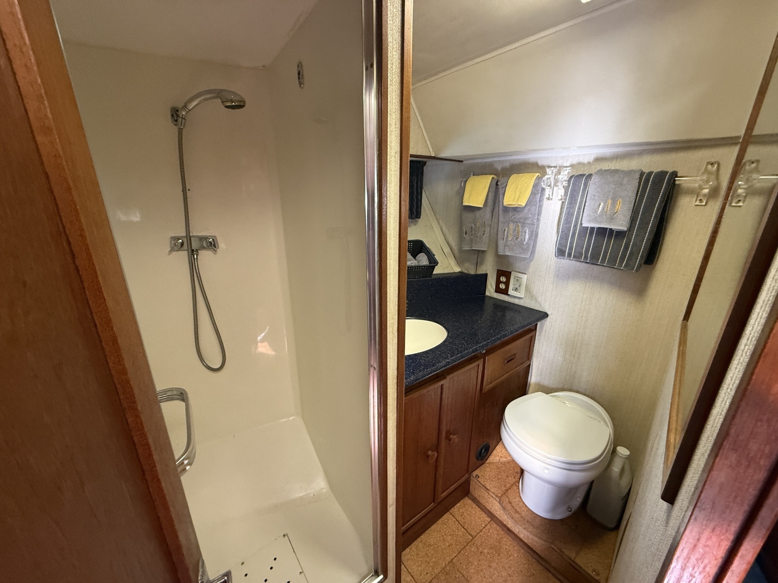 42ft Uniflite Yacht For Sale