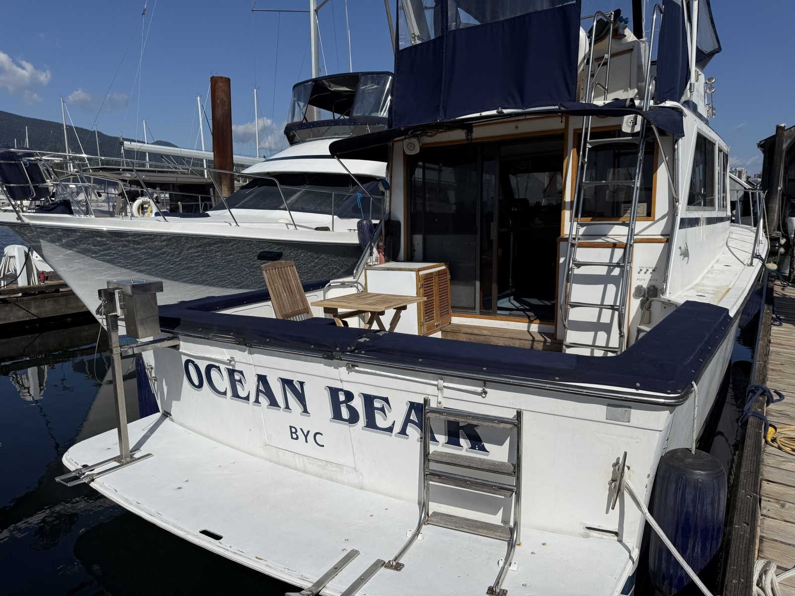 42ft Uniflite Yacht For Sale