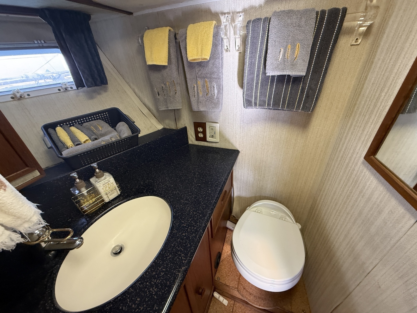 42ft Uniflite Yacht For Sale