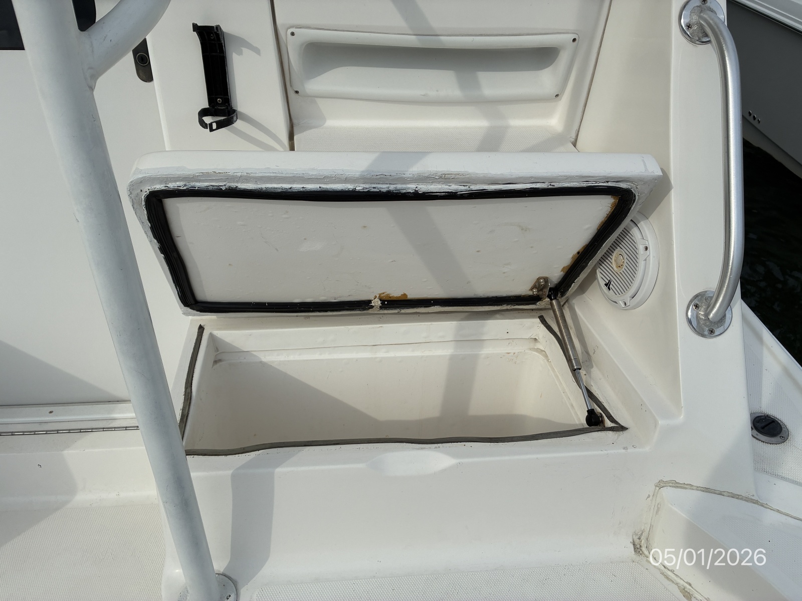 34' Luhrs Cockpit