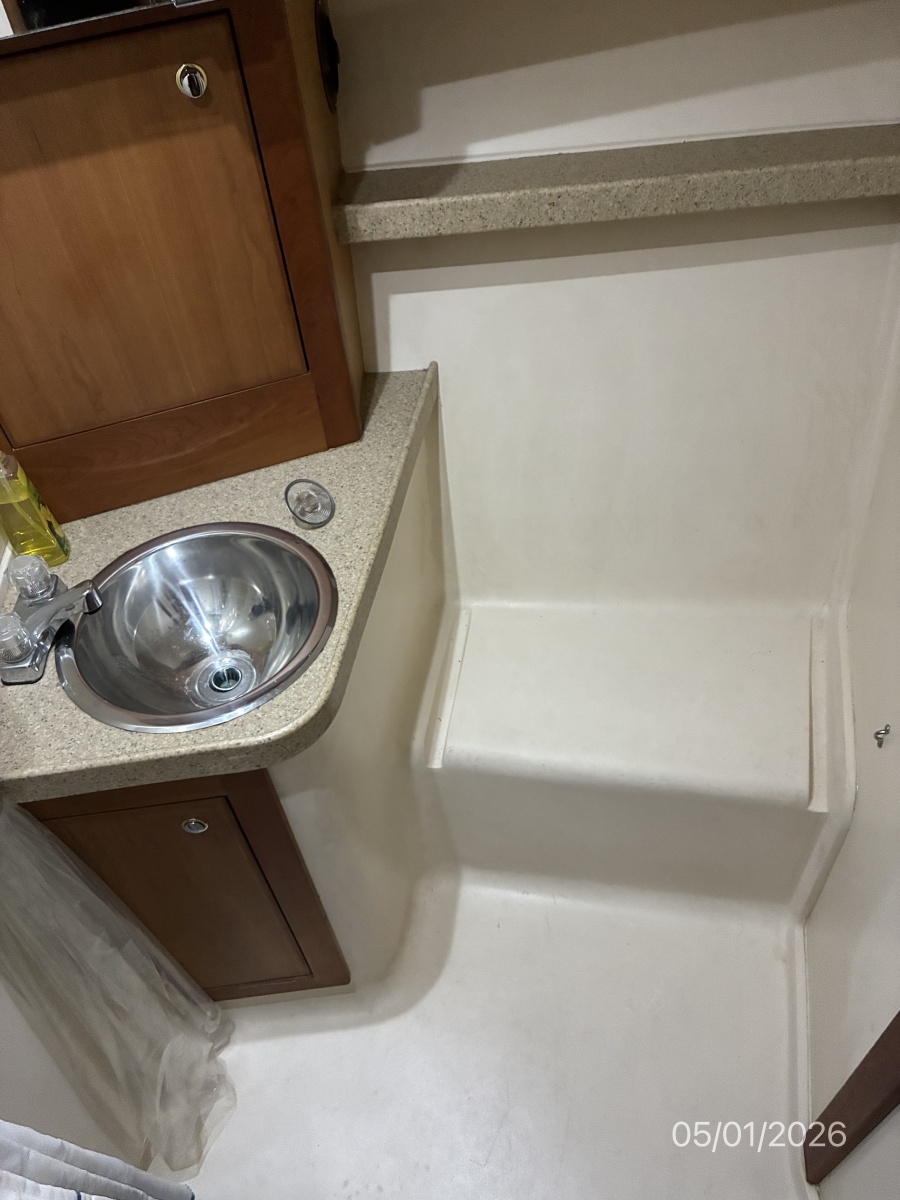 34' Luhrs Head Port