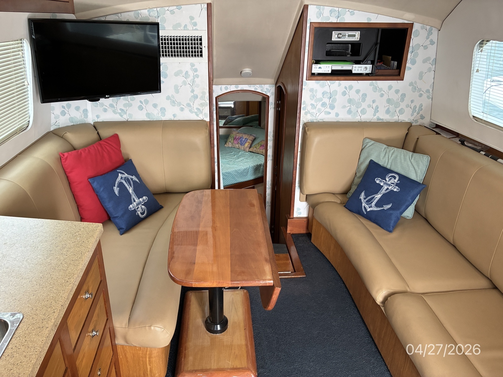 34' Luhrs Salon