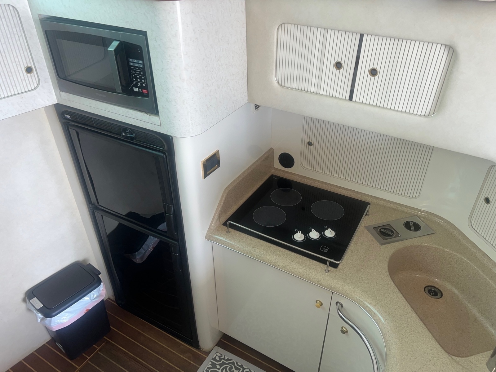 1997 Sea Ray 400 Sedan Bridge