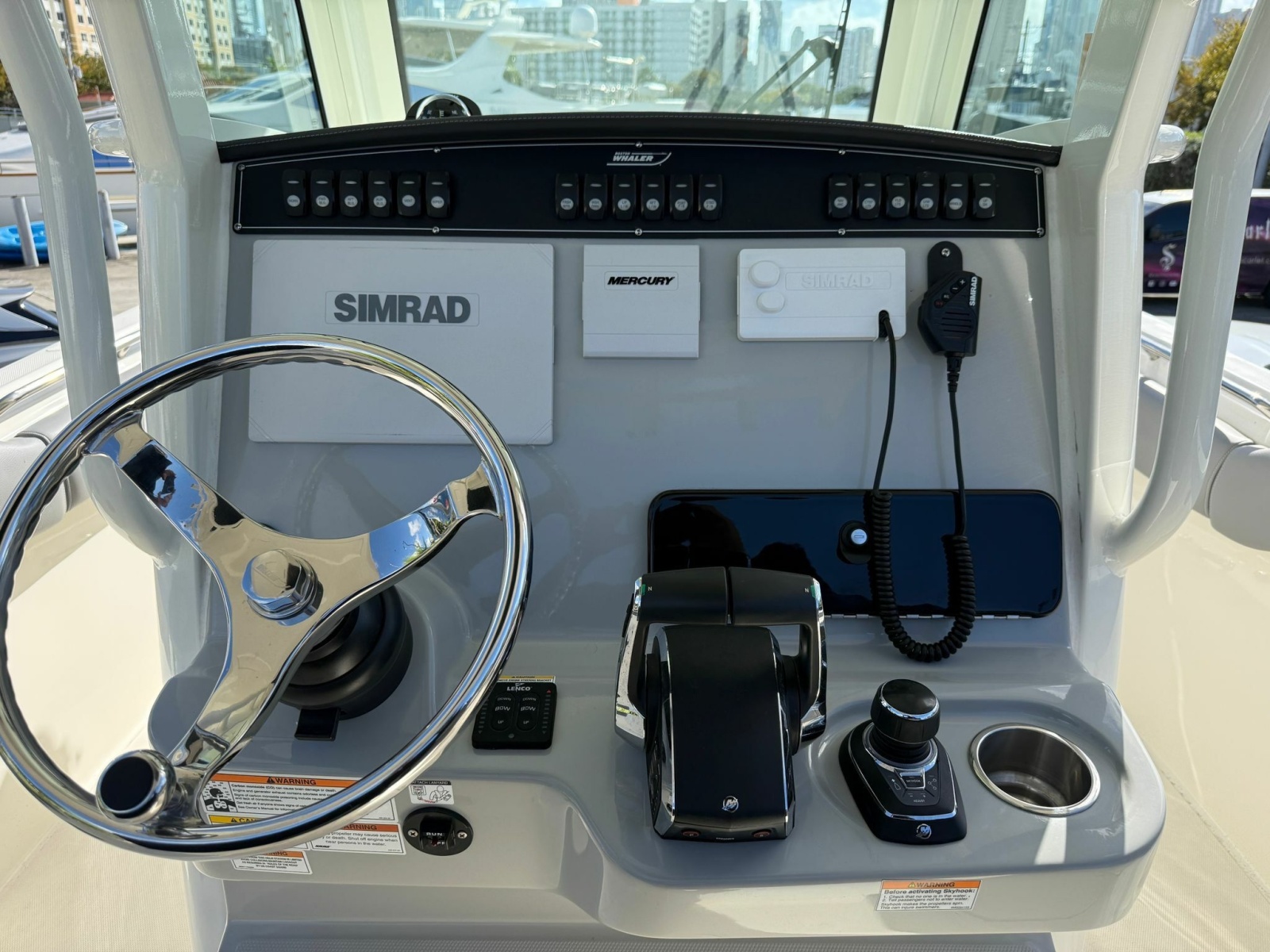 28' 2023 Boston Whaler 