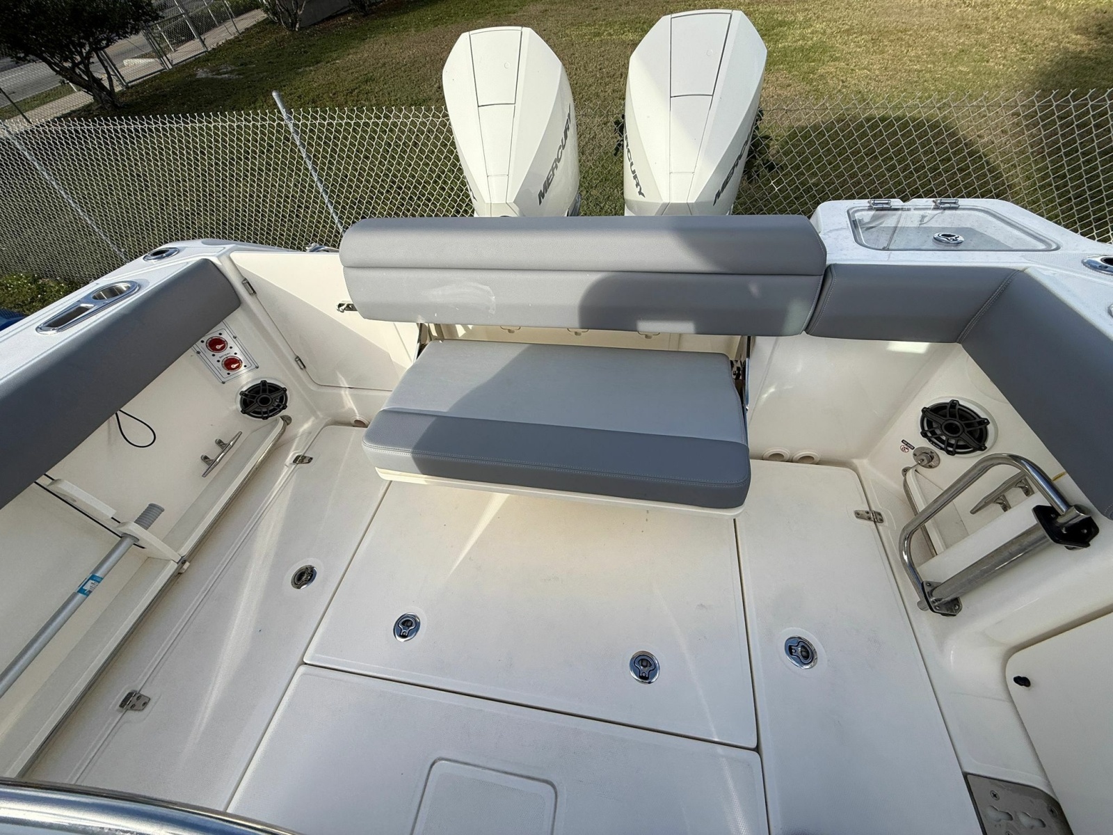 28ft Boston Whaler Yacht For Sale