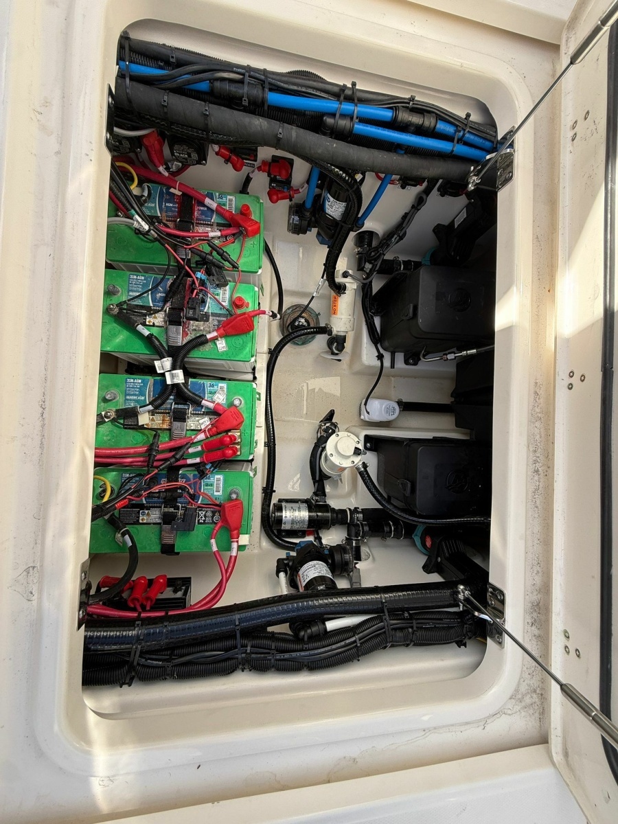 28ft Boston Whaler Yacht For Sale