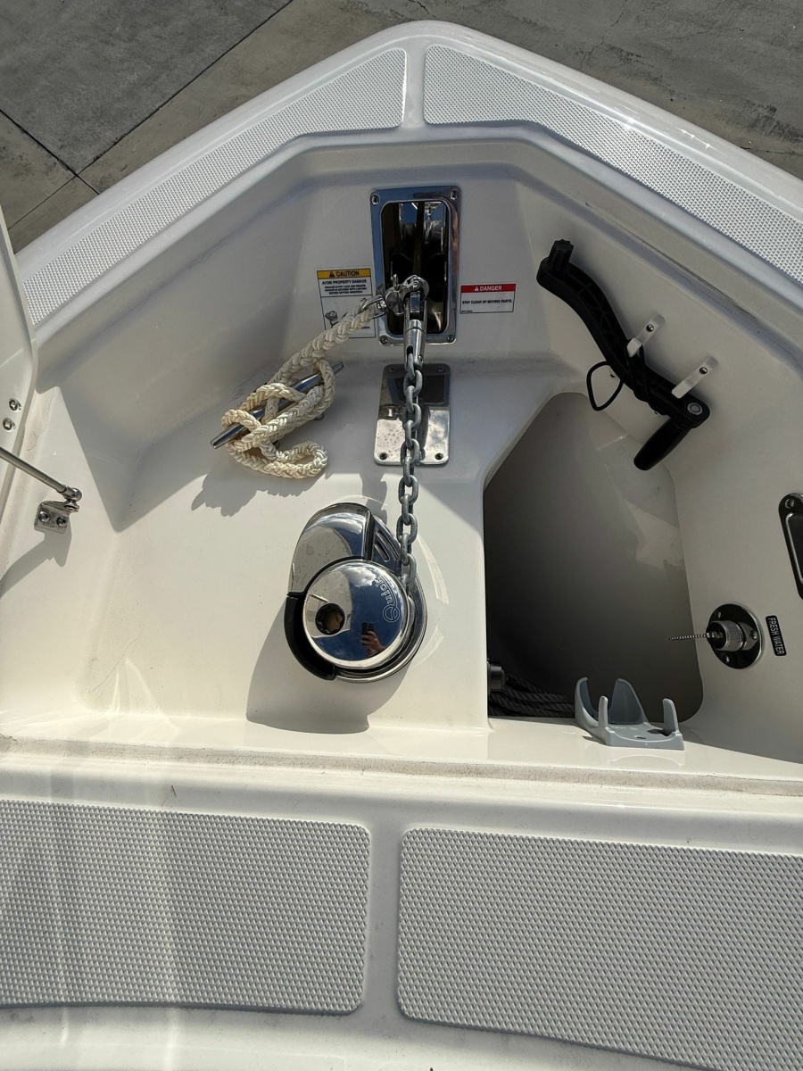 28ft Boston Whaler Yacht For Sale