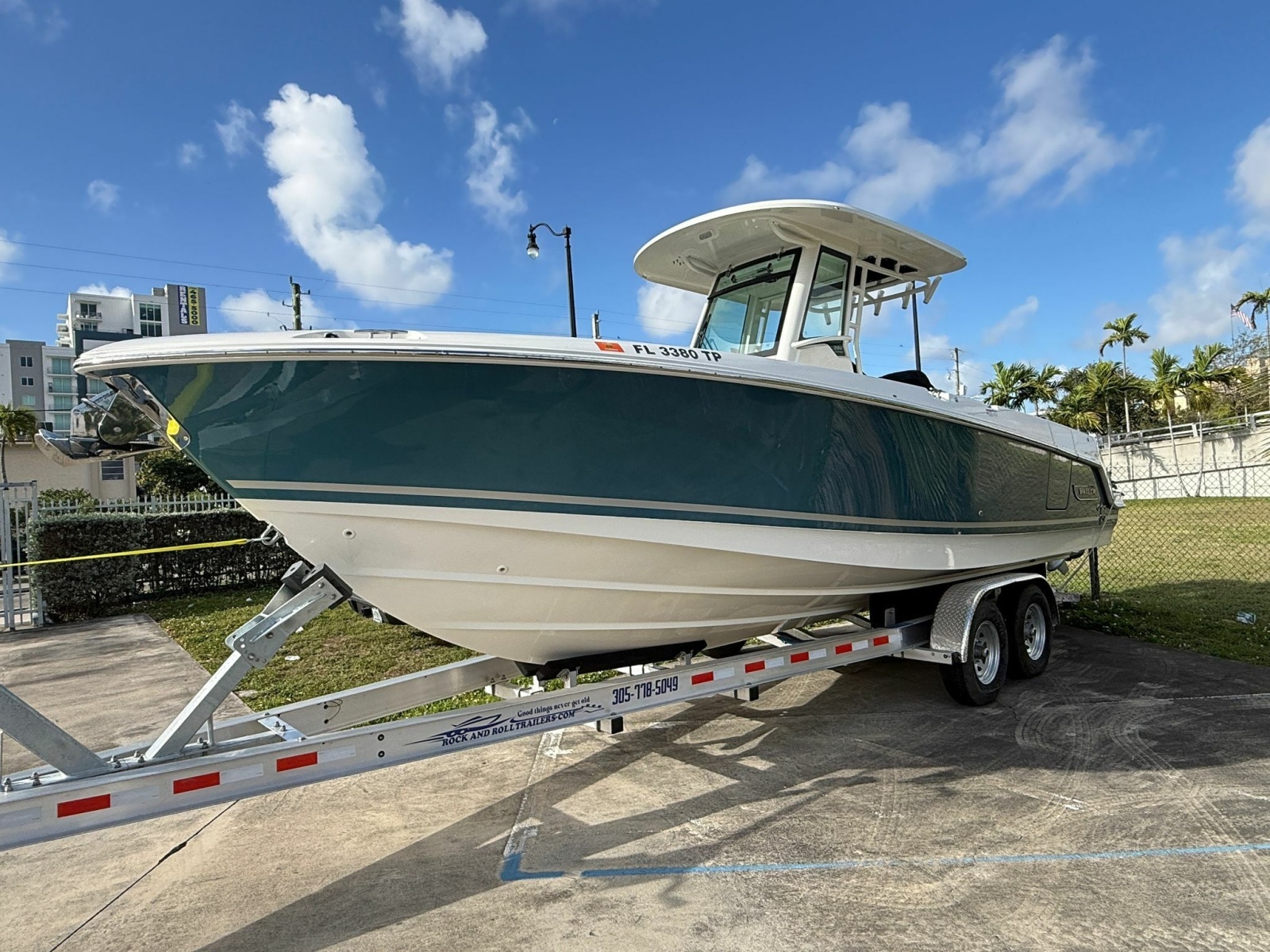 28ft Boston Whaler Yacht For Sale