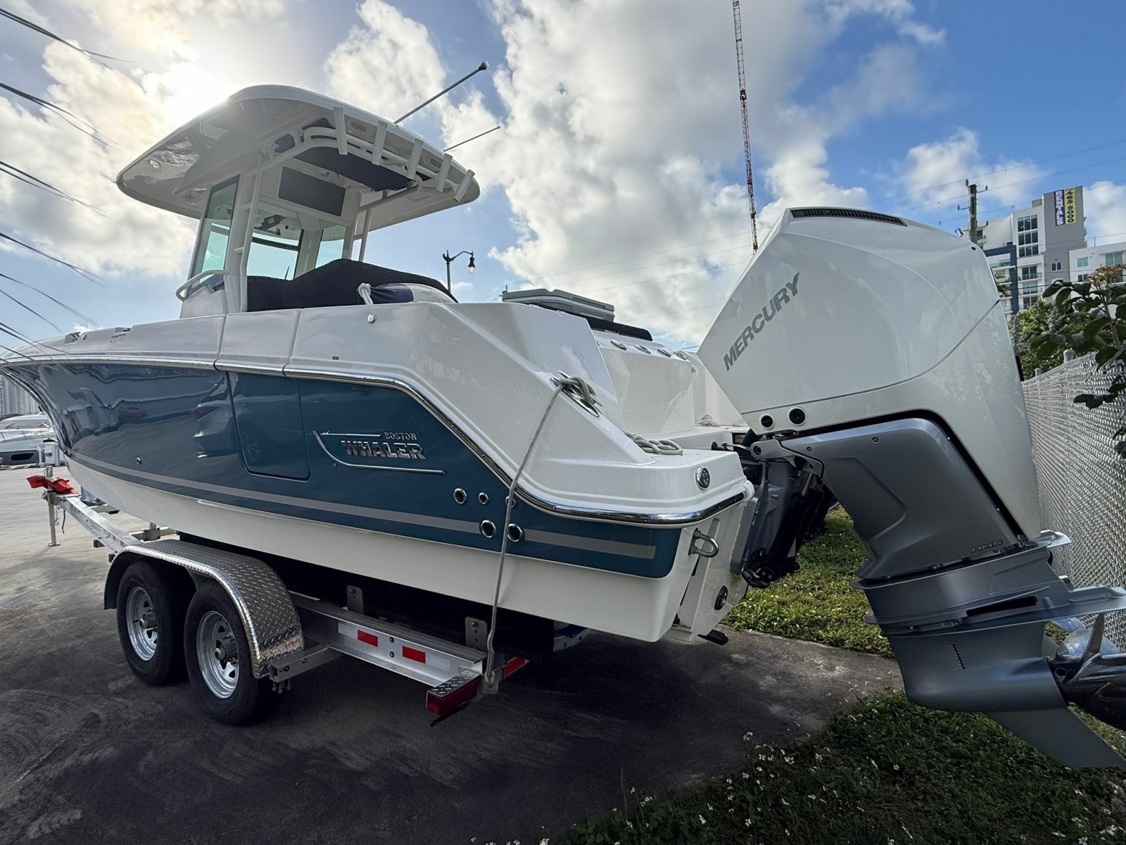 28ft Boston Whaler Yacht For Sale