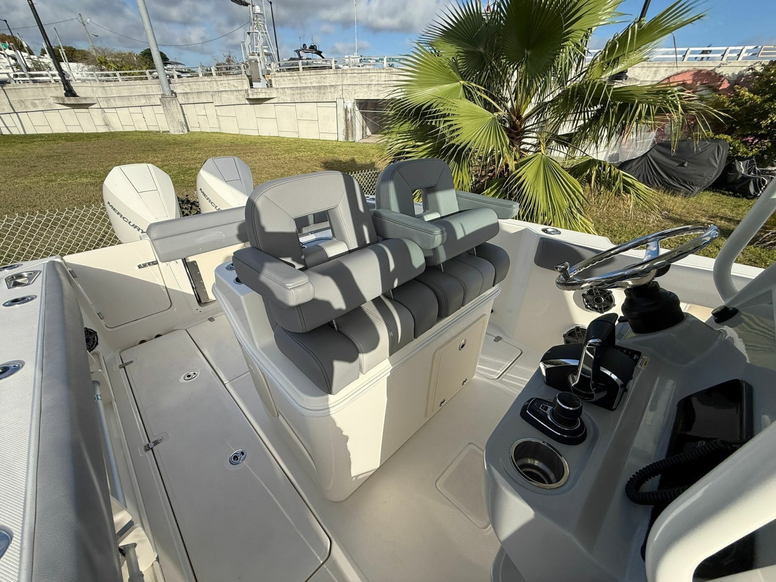 28ft Boston Whaler Yacht For Sale