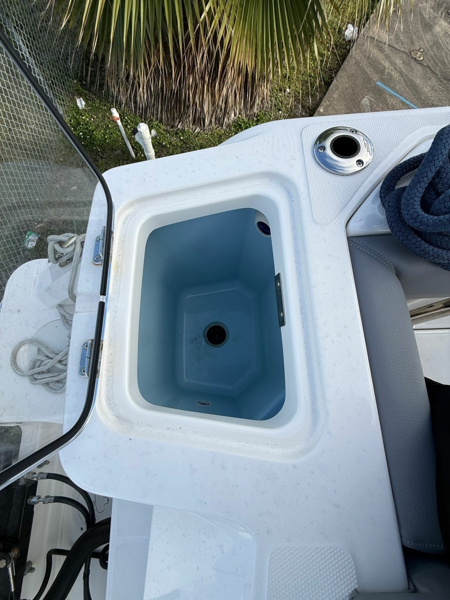 28ft Boston Whaler Yacht For Sale