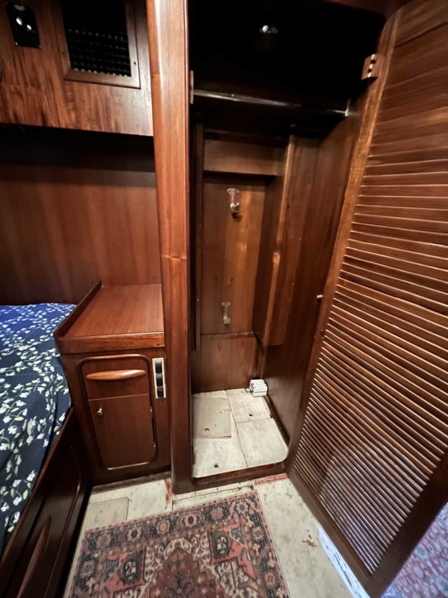 1982 Gulfstar 48 Aft Cabin