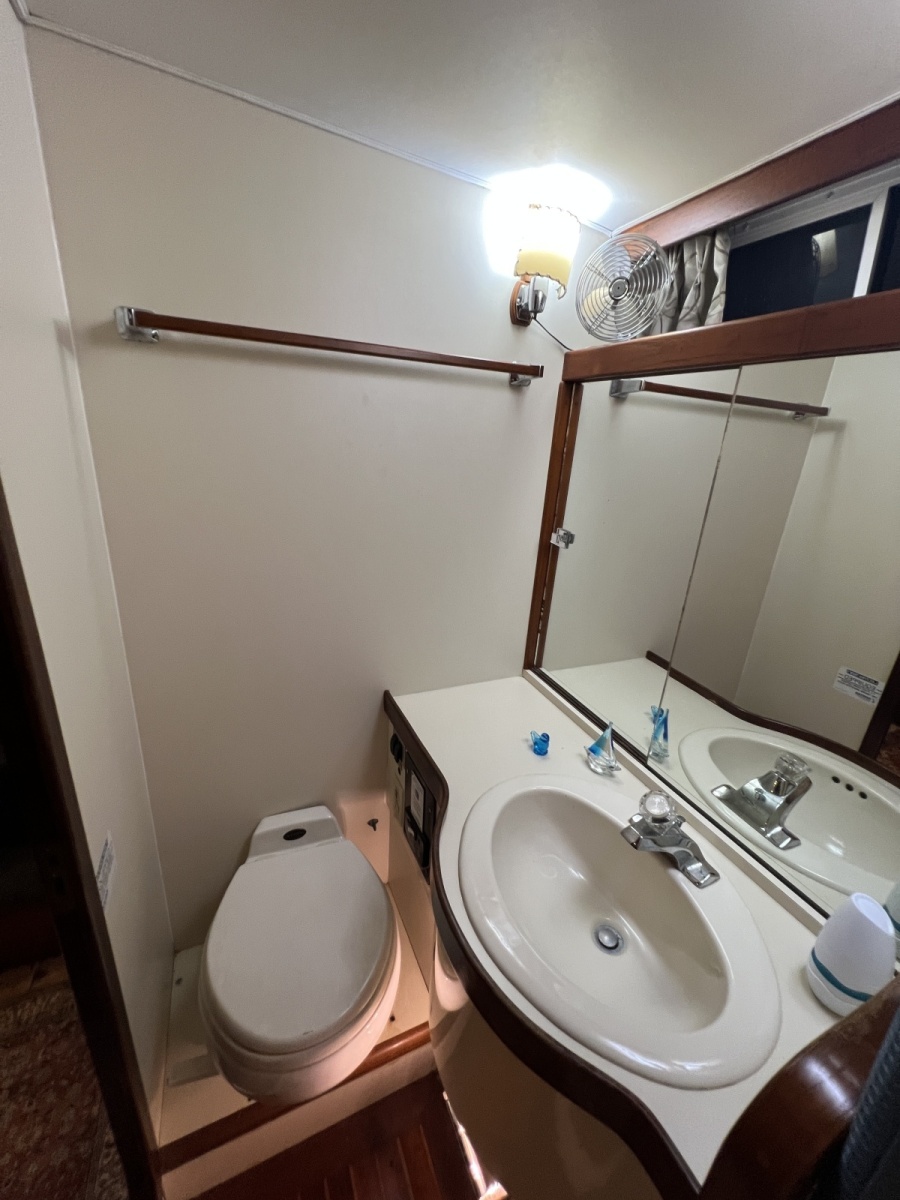 1982 Gulfstar 48 Aft Cabin