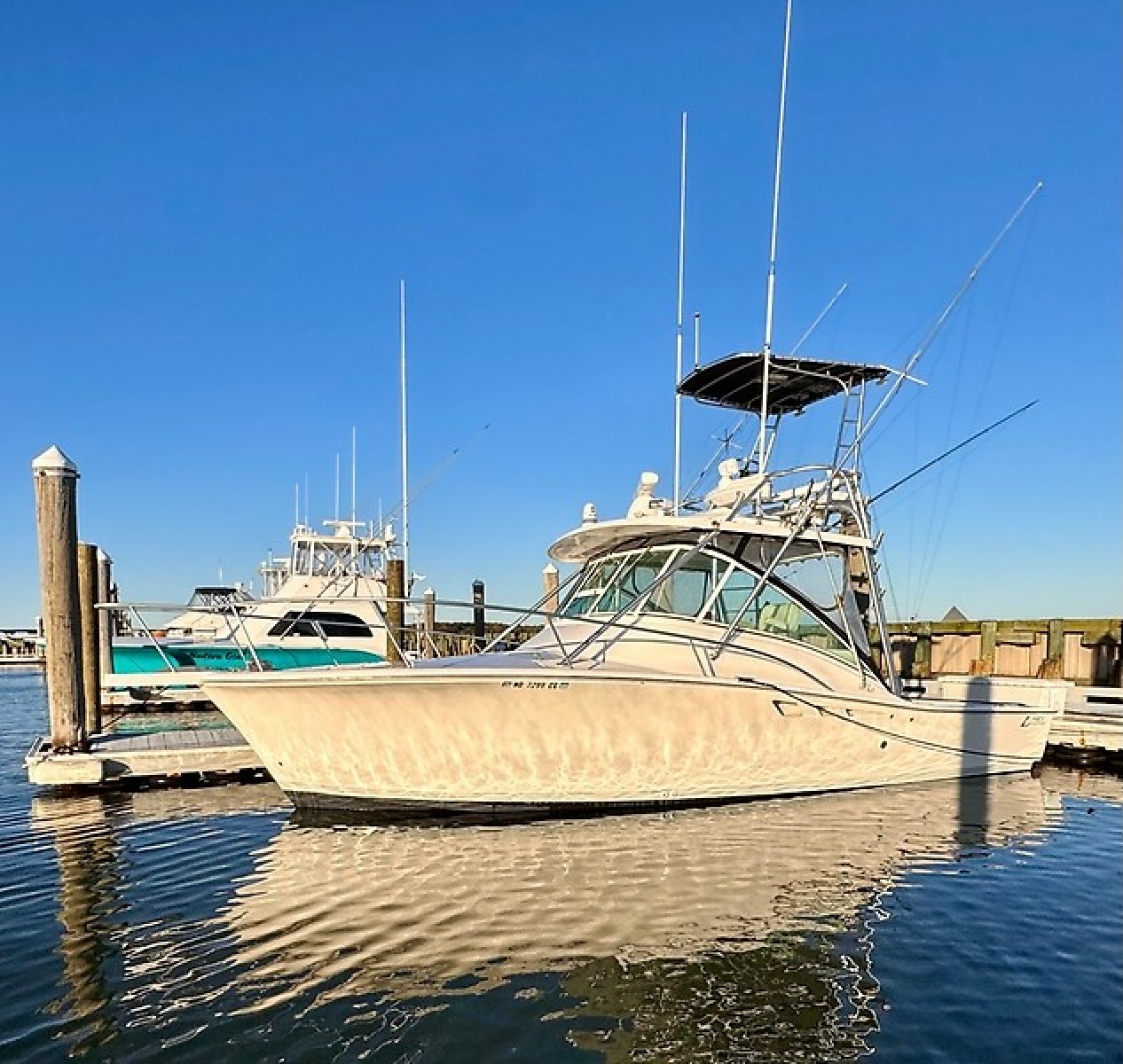 2005 Luhrs 32 Express