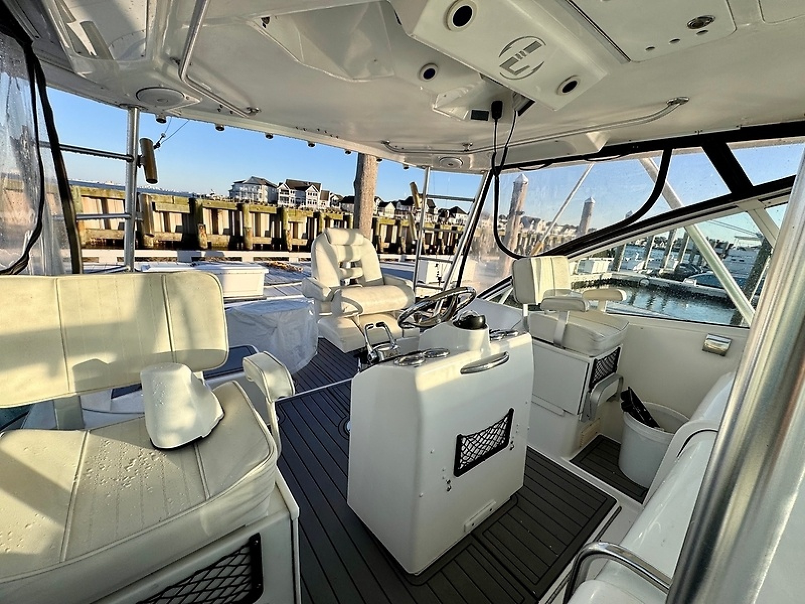 2005 Luhrs 32 Express