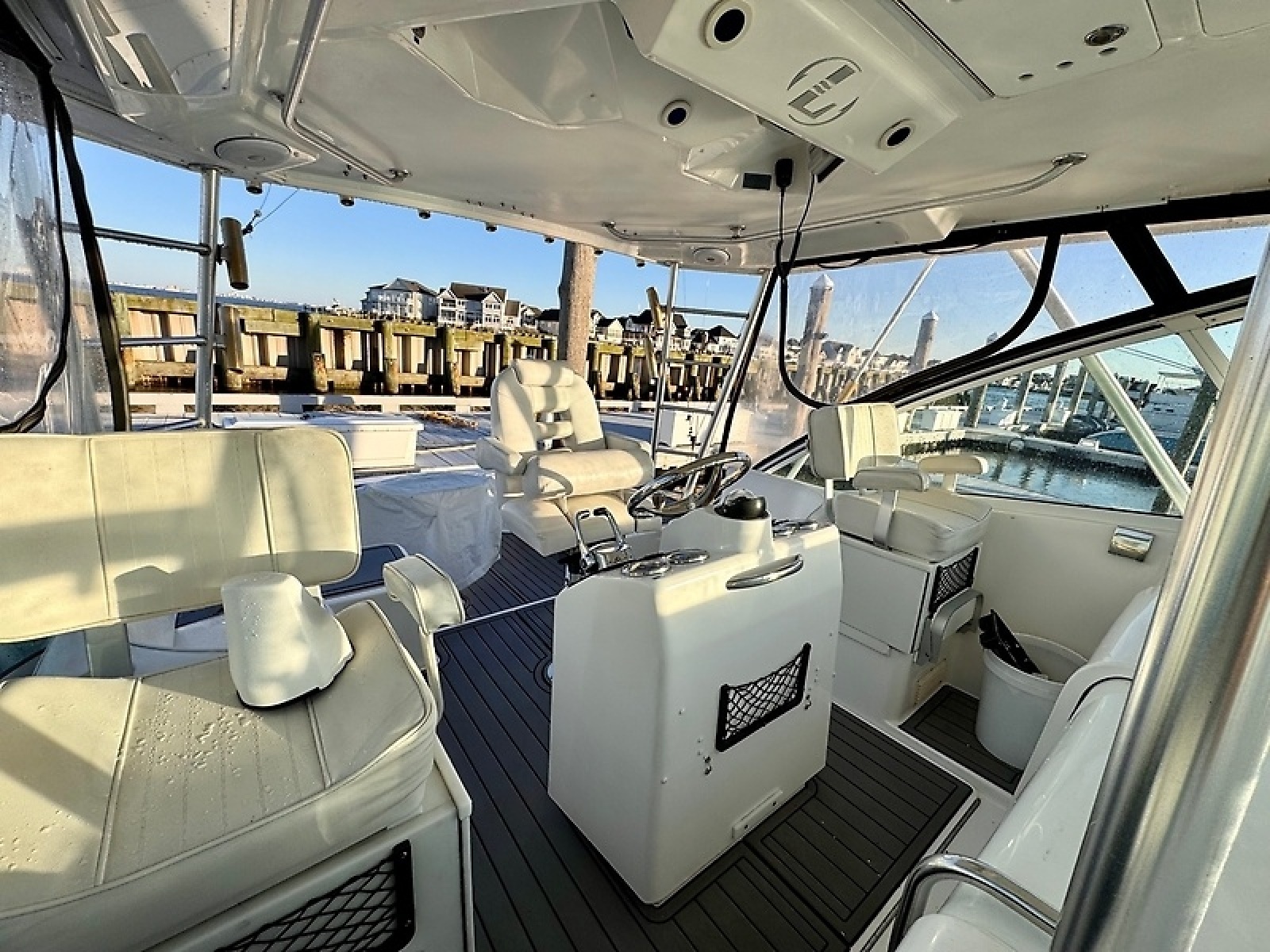 2005 Luhrs 32 Express