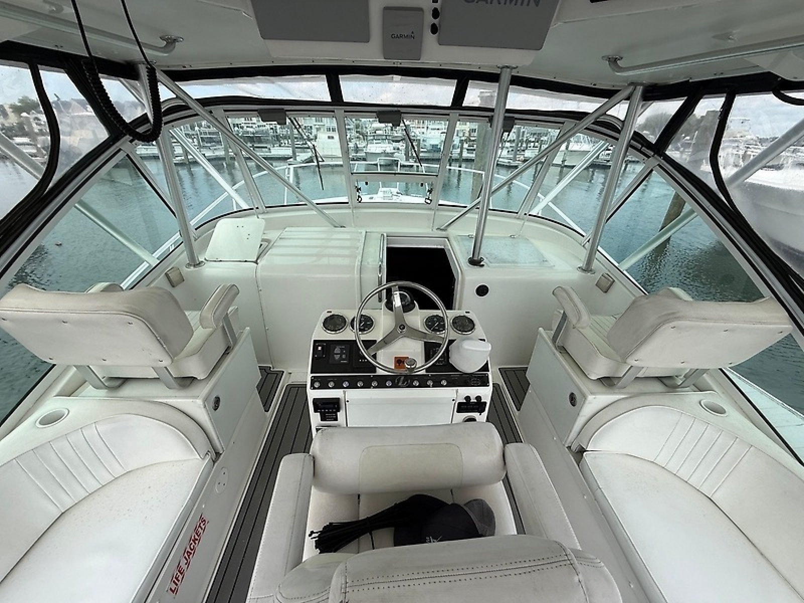 2005 Luhrs 32 Express