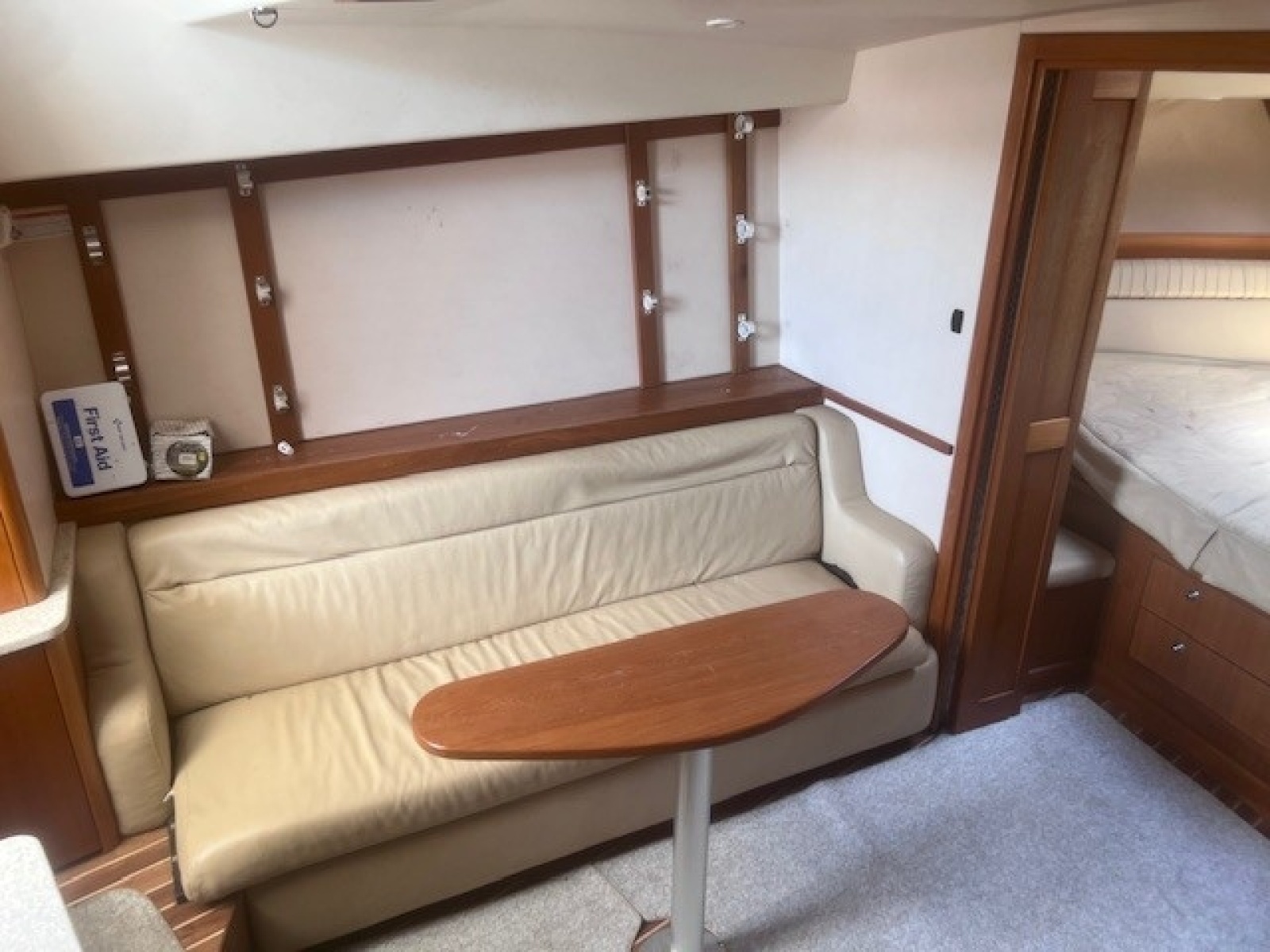 Salon Settee