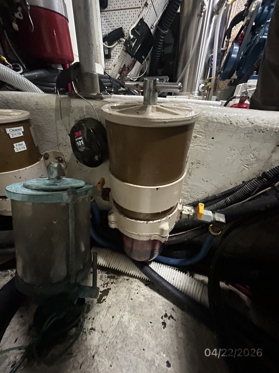 49' DeFever port Racor fuel filter