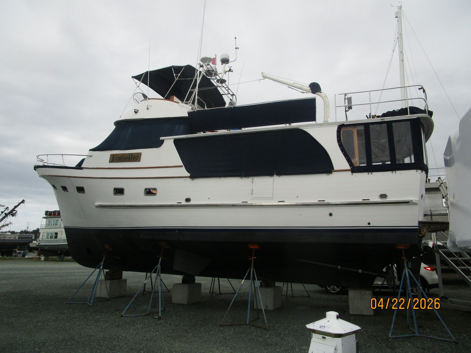 49' DeFever hauled out port profile