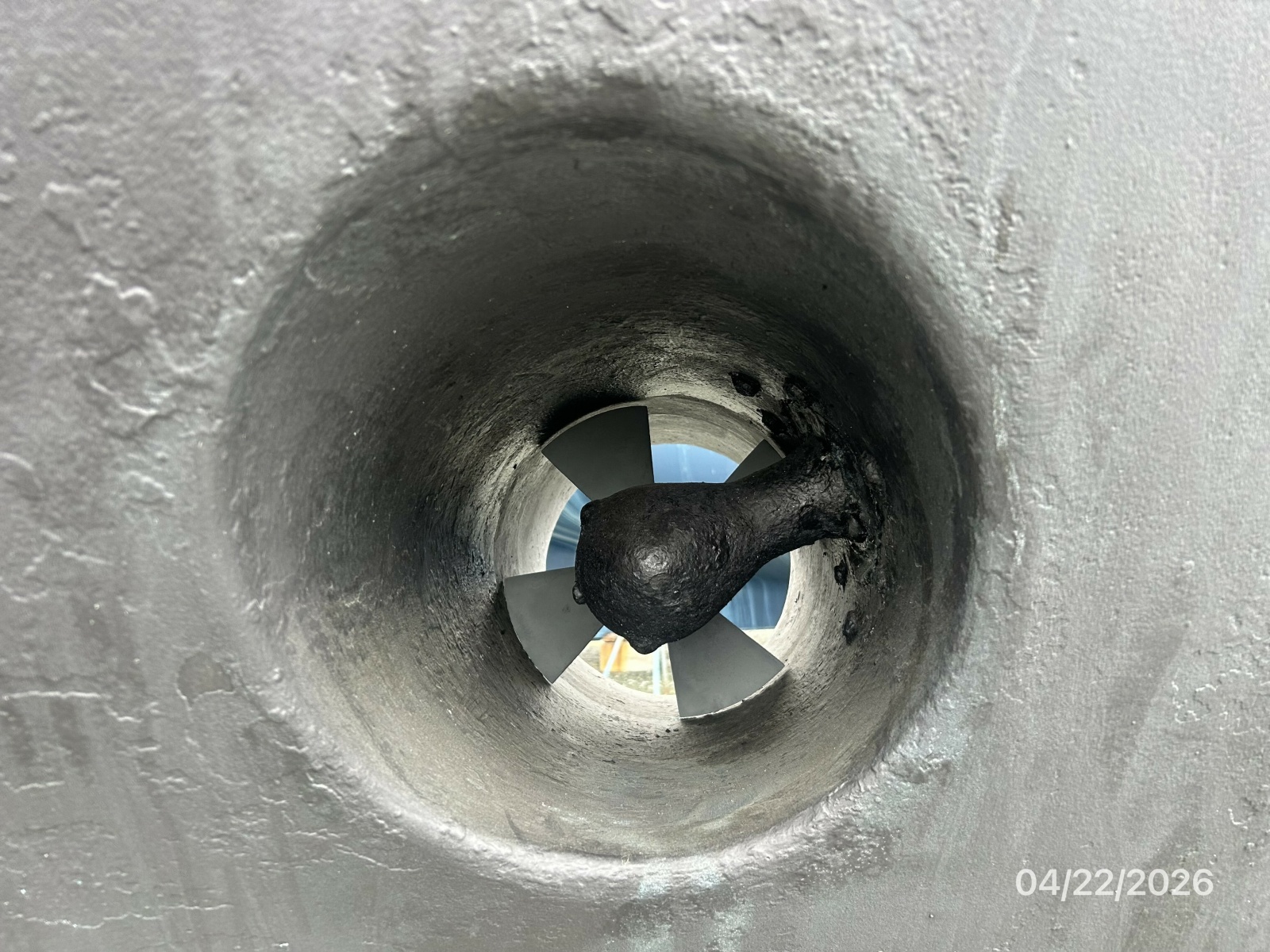 49' DeFever bowthruster port