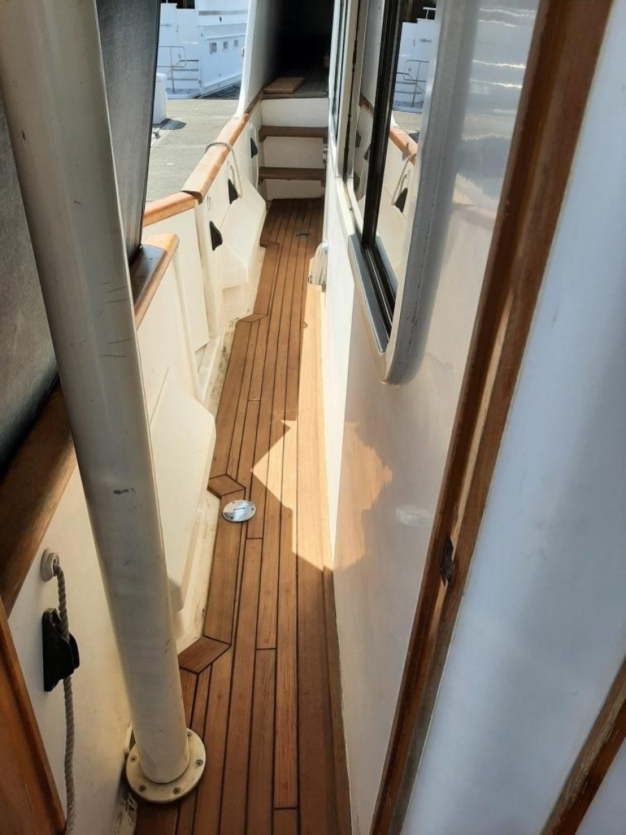 49' DeFever port side deck3