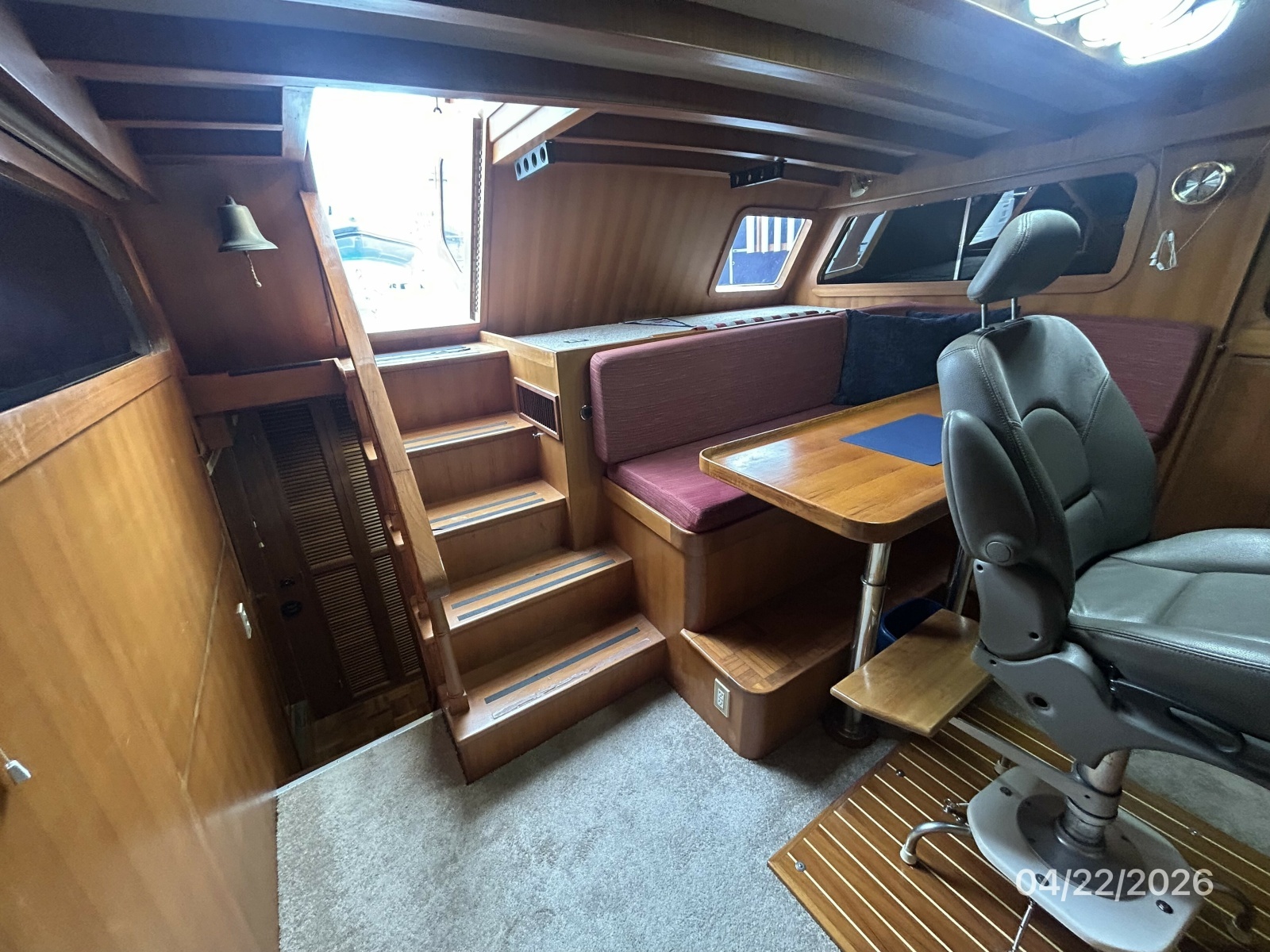 49' DeFever pilothouse aft