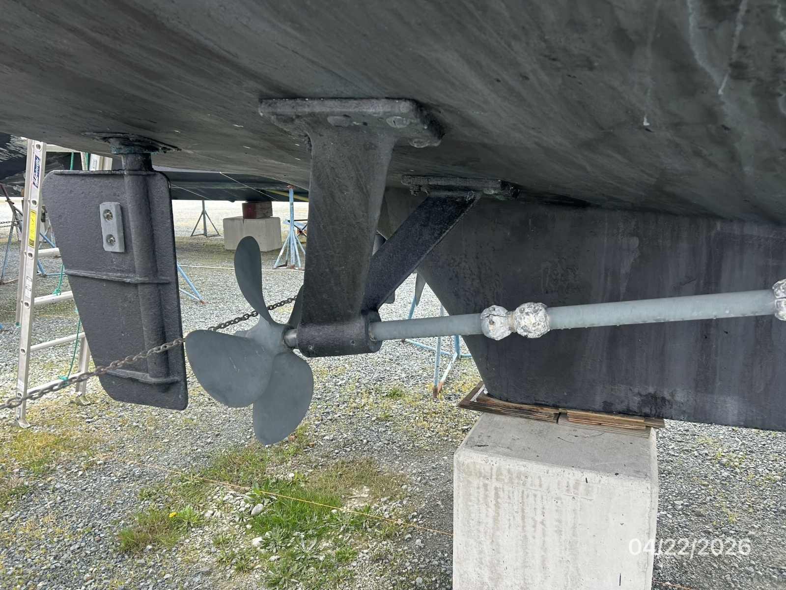 49' DeFever starboard running gear1