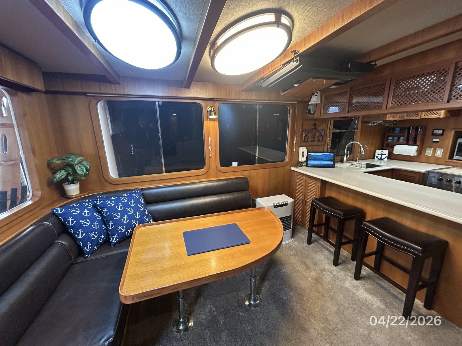 49' DeFever salon port