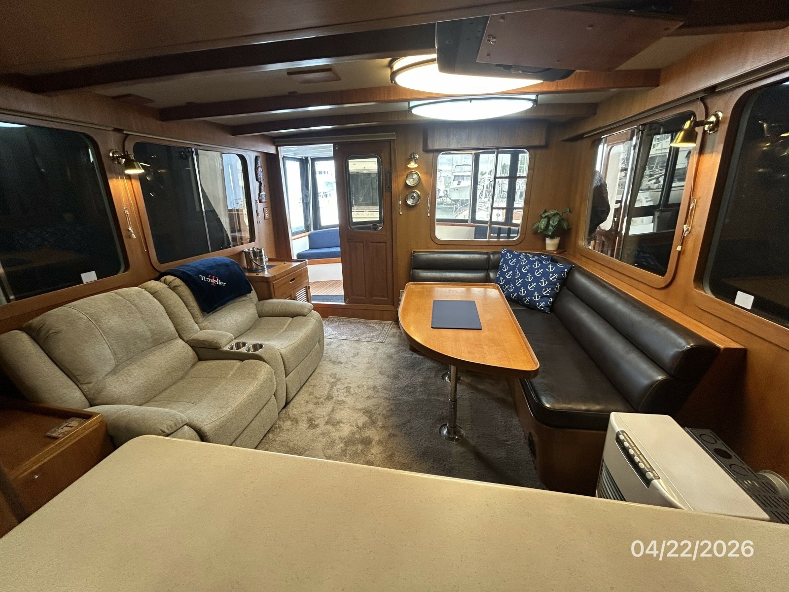 49' DeFever salon aft