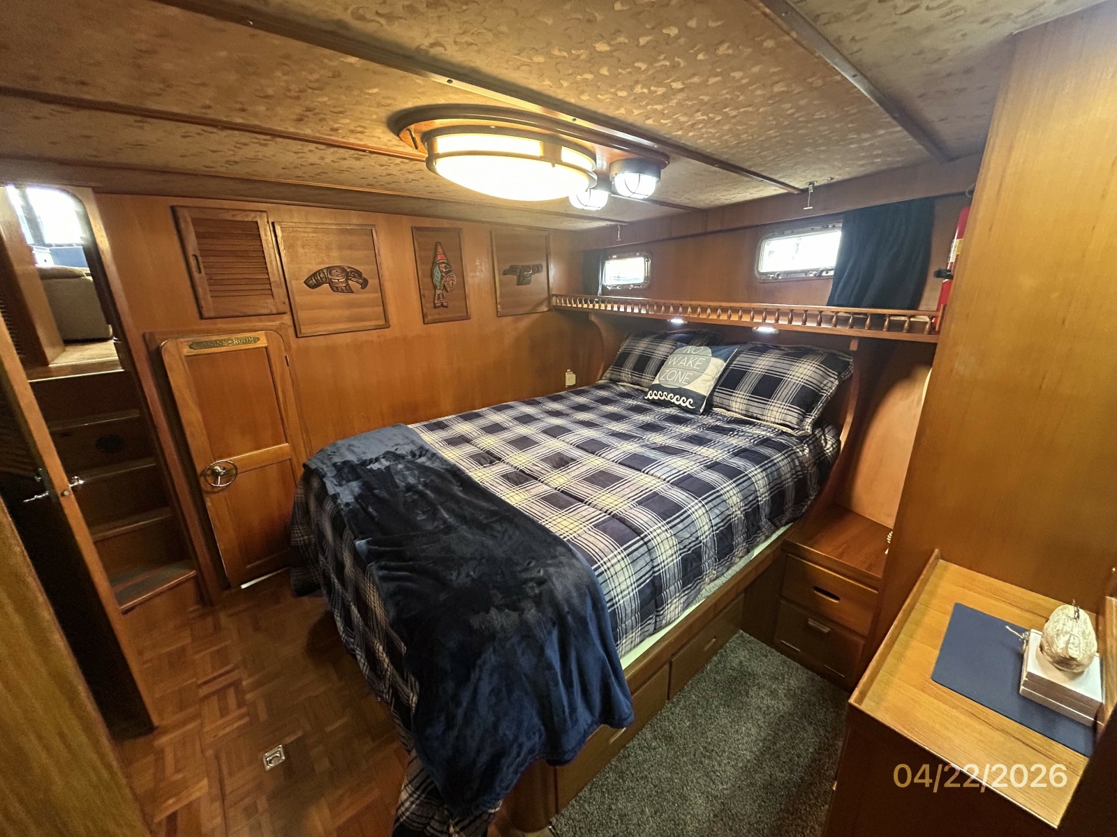 49' DeFever master stateroom1